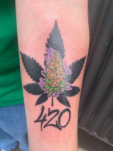 Tattoo Shop «Hot Rod Betties Tattoo», reviews and photos, 940 Edgewater St NW, Salem, OR 97304, USA