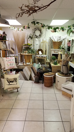 Furniture Store «3 Vintage Chicks», reviews and photos, 13012 N Cave Creek Rd, Phoenix, AZ 85022, USA