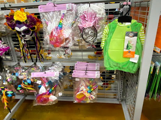 Thrift Store «Goodwill Store», reviews and photos, 23740 El Toro Rd e, Lake Forest, CA 92630, USA