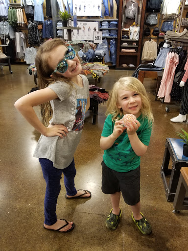 Clothing Store «Tillys», reviews and photos, 6581 N Riverside Dr, Fresno, CA 93722, USA