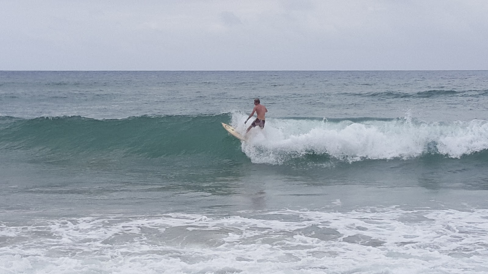 Foto de St Winifred's beach y el asentamiento