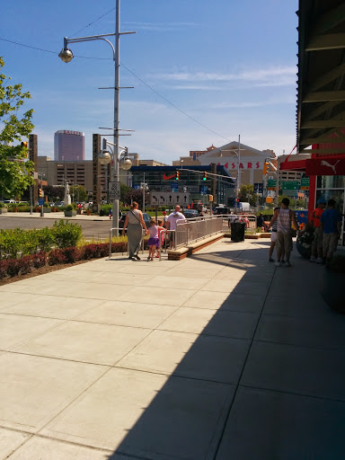 Sportswear Store «Columbia Sportswear Outlet Store», reviews and photos, 130 Christopher Columbus Blvd #1265, Atlantic City, NJ 08401, USA