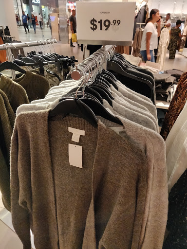 Clothing Store «H&M», reviews and photos, 1220 Great Mall Dr, Milpitas, CA 95035, USA