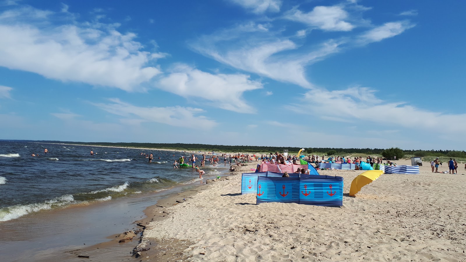 Foto van Mikoszewo Beach met turquoise water oppervlakte
