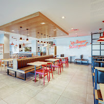 Atmosphère du Restaurant KFC MARSEILLE PLAN DE CAMPAGNE à Cabriès - n°13