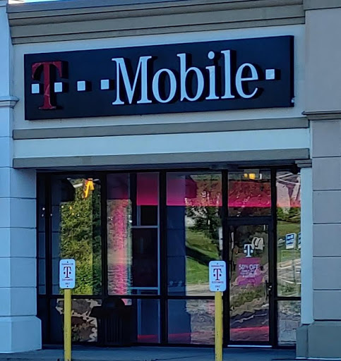 Cell Phone Store «T-Mobile», reviews and photos, 213 Summit Park Dr, Pittsburgh, PA 15275, USA