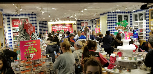 Beauty Supply Store «Bath & Body Works», reviews and photos, 320 W Army Trail Rd, Bloomingdale, IL 60108, USA