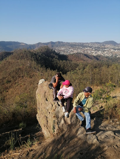 Sendero de ascenso al cerro de Santa Cruz Xochitepec