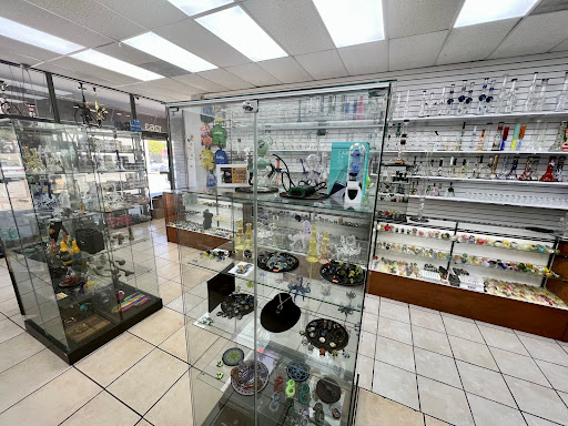 Tobacco Shop «Smoke Tokz Head Shop KC», reviews and photos, 1263 W 103rd St, Kansas City, MO 64114, USA