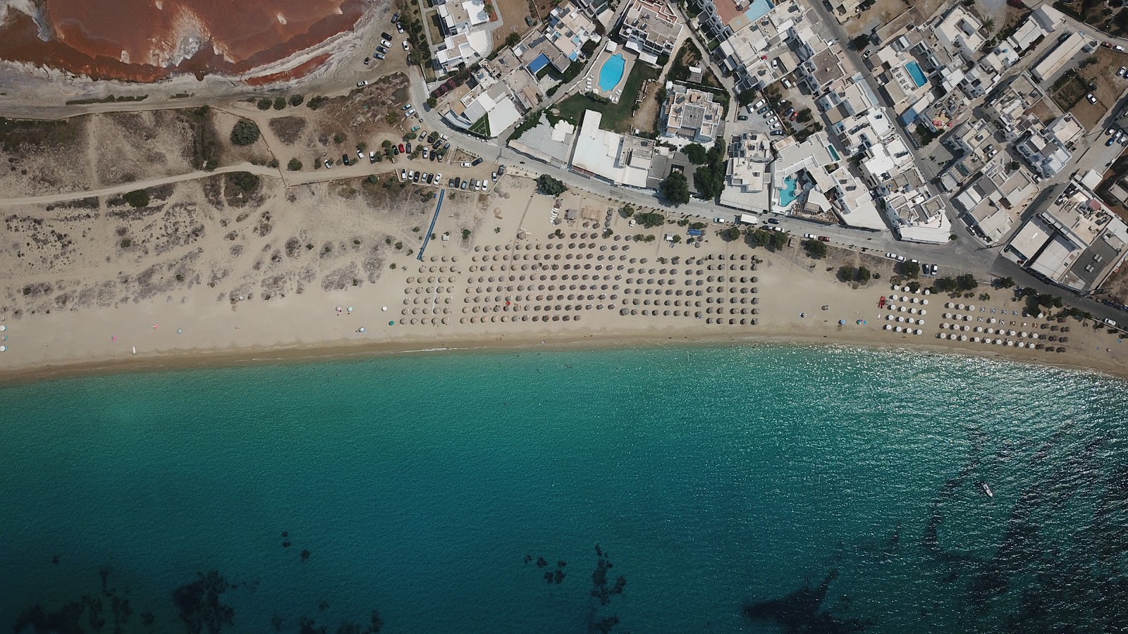 Foto van Strand van Agios Prokopios en de nederzetting