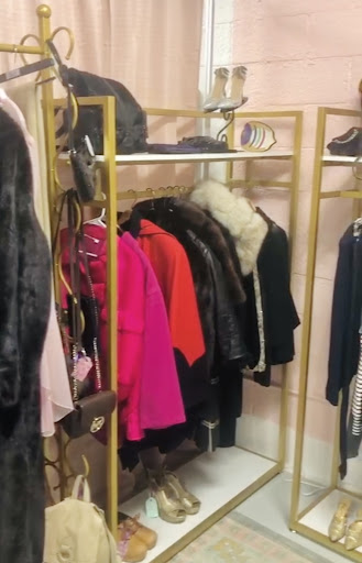 Thrift Store «OddBalls Nifty Thrift», reviews and photos, 530 NE 13th St, Fort Lauderdale, FL 33304, USA