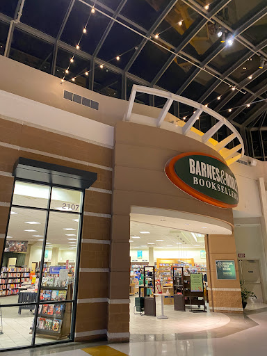 Book Store «Barnes & Noble», reviews and photos, 5959 Triangle Town Blvd, Raleigh, NC 27616, USA