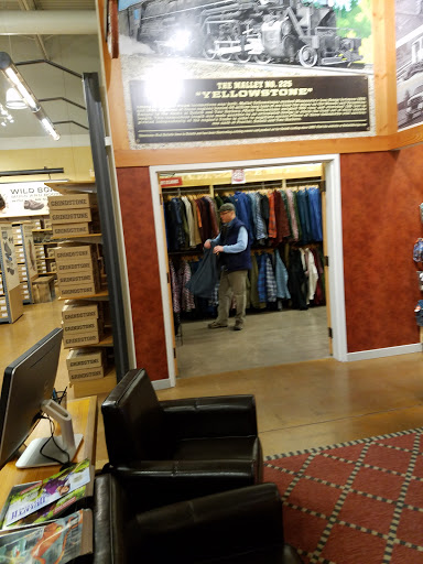 Clothing Store «Duluth Trading Company», reviews and photos, 252 57th Ave NE, Fridley, MN 55432, USA