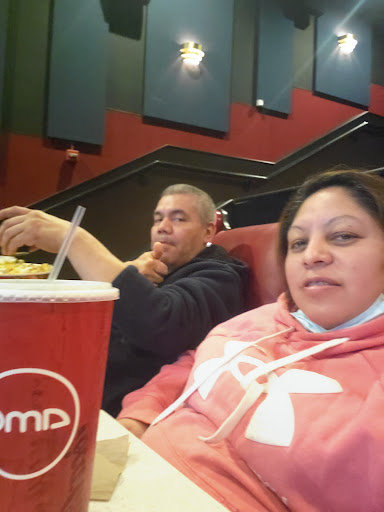 Movie Theater «AMC DINE-IN Yorktown 18», reviews and photos, 80 Yorktown Shopping Center, Lombard, IL 60148, USA