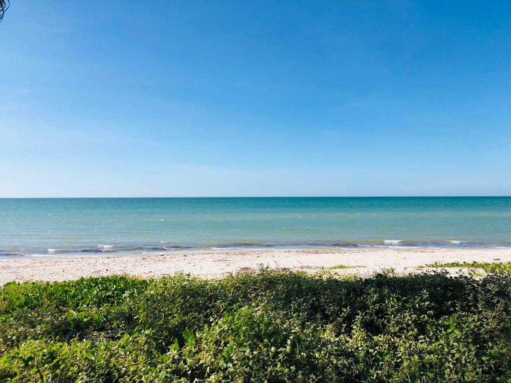 Playa Natalia的照片 带有碧绿色纯水表面