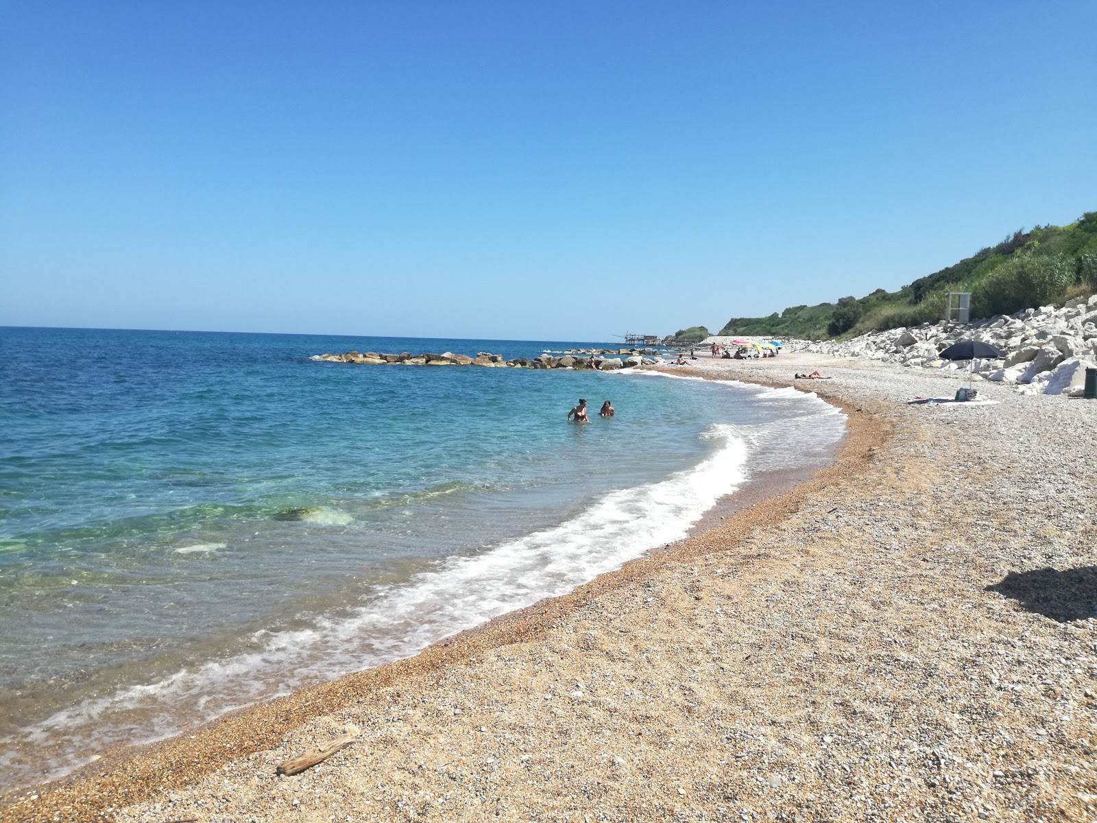 Foto van Spiaggia della Foce met turquoise puur water oppervlakte