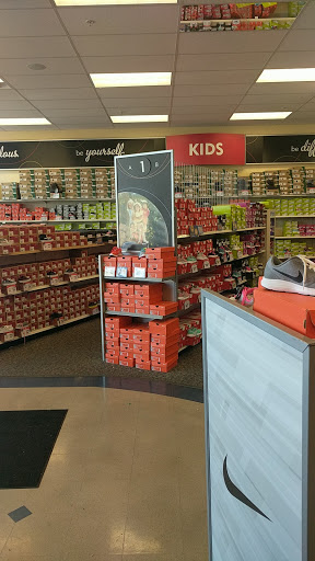 Shoe Store «Shoe Carnival», reviews and photos, 3800 Merle Hay Rd, Des Moines, IA 50310, USA