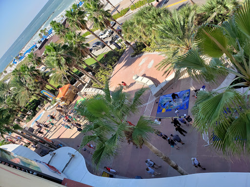 Coffee Shop «Barefoot Beach House», reviews and photos, 332 S Gulfview Blvd, Clearwater, FL 33767, USA