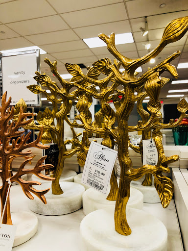 Department Store «Century 21 Department Store», reviews and photos, 61-35 Junction Blvd, Rego Park, NY 11374, USA