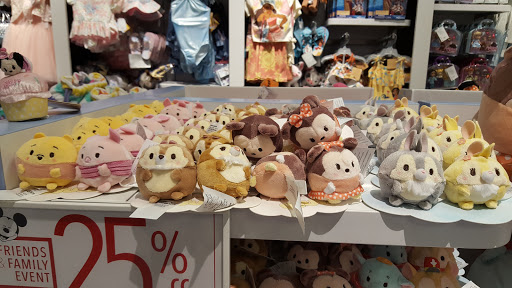 Toy Store «Disney Store», reviews and photos, 5220 Fashion Outlets Way, Rosemont, IL 60018, USA