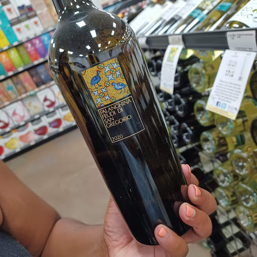 Liquor Store «Amity Wine & Spirit Co», reviews and photos, 95 Amity Rd, New Haven, CT 06515, USA