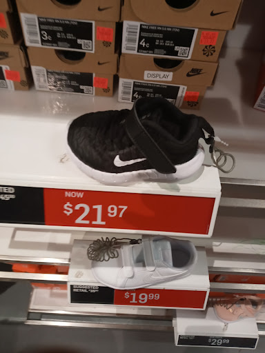 Clothing Store «Nike Factory Store», reviews and photos, 5900 Sugarloaf Pkwy #528, Lawrenceville, GA 30043, USA