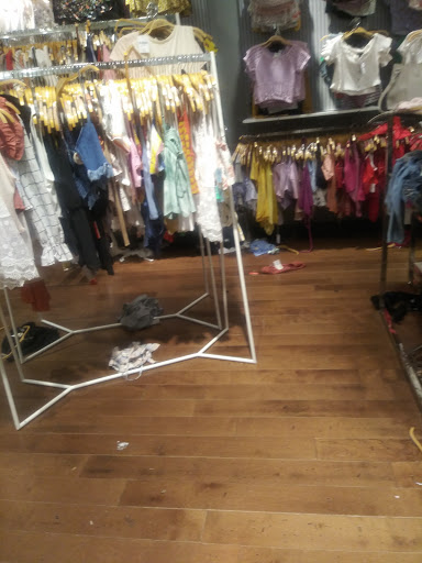 Clothing Store «F21 XXI», reviews and photos, 8040 Mall Walk, Yonkers, NY 10704, USA