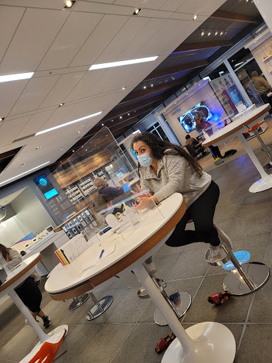 Cell Phone Store «AT&T», reviews and photos, 5252 Lakewood Blvd, Lakewood, CA 90712, USA