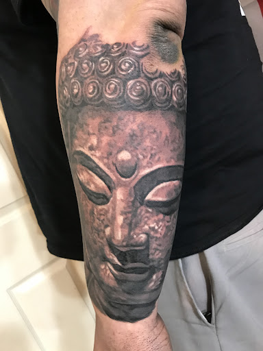 Tattoo Shop «Skeleton Crew Tattoo», reviews and photos, 907 Washington St, Columbus, IN 47201, USA