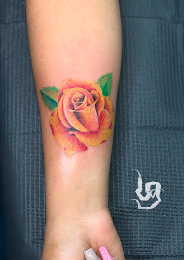 Tattoo Shop «St Louis Ink Tattoo Studio», reviews and photos, 11629 W Florissant Ave, Florissant, MO 63033, USA