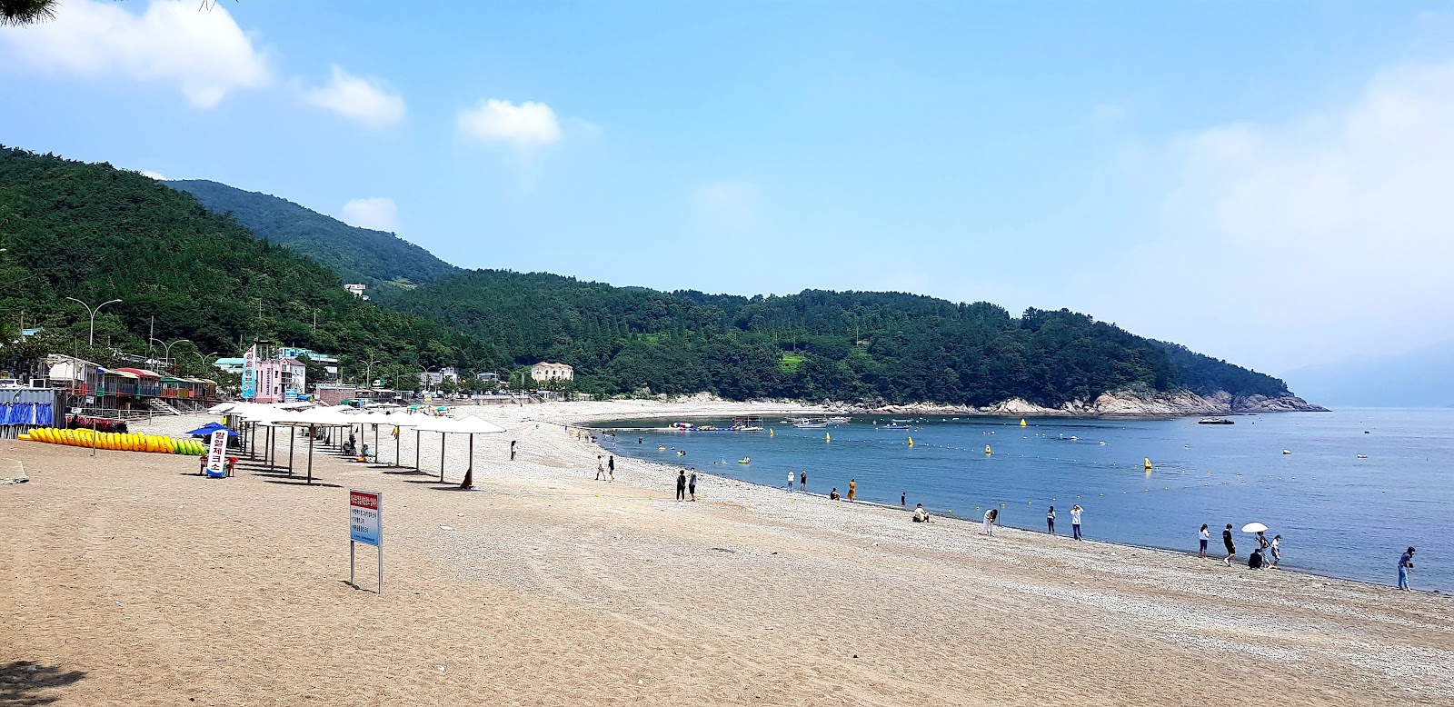 Foto di Chronicle Black Sand Beach con spiaggia spaziosa