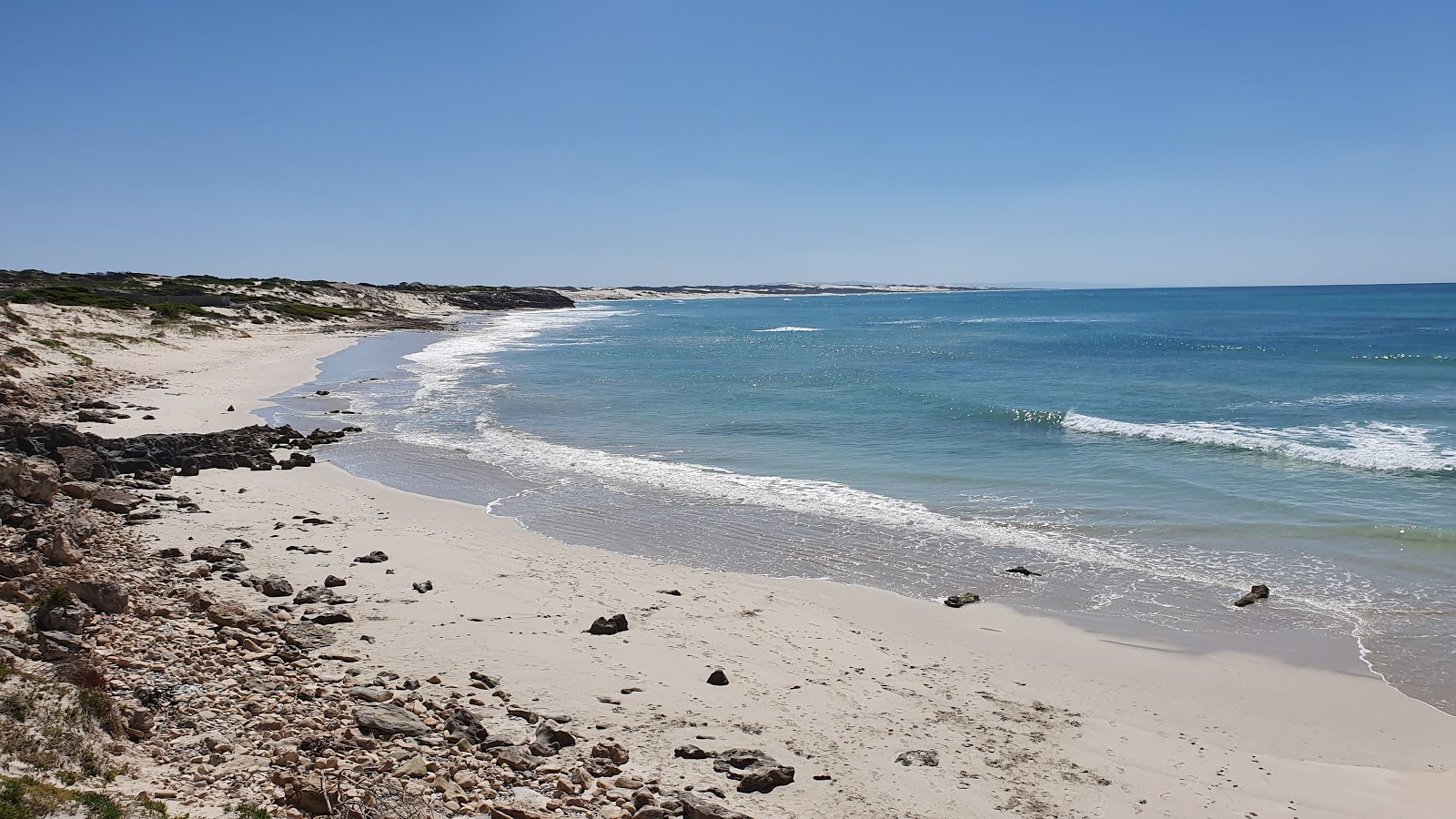 Φωτογραφία του Arniston beach II με καθαρό νερό επιφάνεια