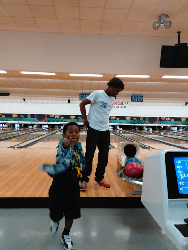 Bowling Alley «Sunset Bowl», reviews and photos, 2015 N Lewis Ave, Waukegan, IL 60087, USA