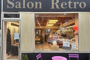 Salon Retro image