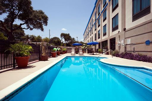 Holiday Inn Express & Suites Austin North Central, an IHG Hotel