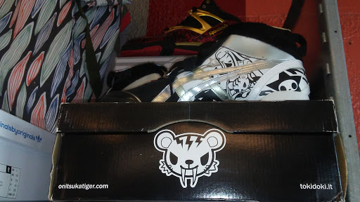 Used Clothing Store «Buffalo Exchange Austin», reviews and photos, 2904 Guadalupe St, Austin, TX 78705, USA