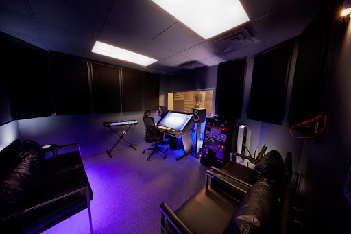 Demŭn Studios