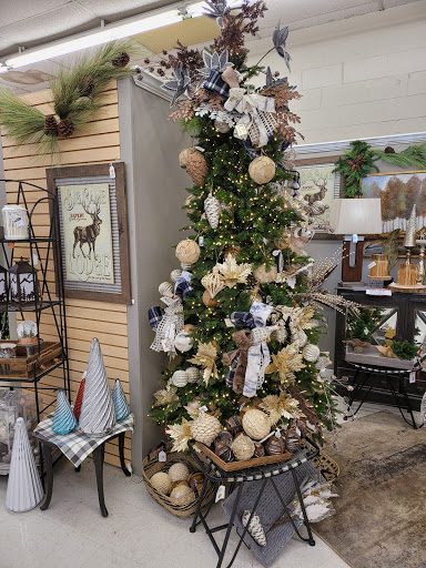Home Goods Store «Trees n Trends - Henderson, KY», reviews and photos, 1900 US-41 #7, Henderson, KY 42420, USA