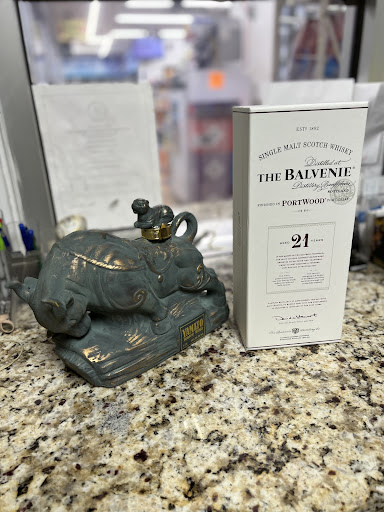 Liquor Store «D & M Liquor Store», reviews and photos, 595 Ralph David Abernathy Blvd, Atlanta, GA 30312, USA