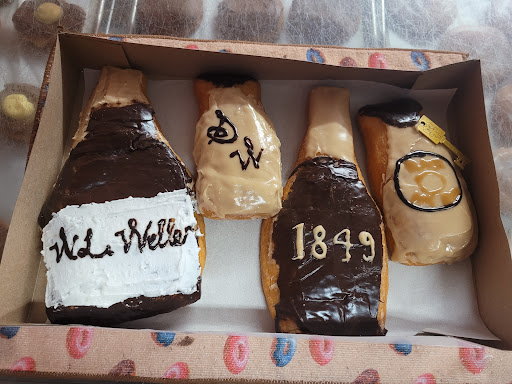 Dessert Shop «Honey Creme Donut Shop», reviews and photos, 514 Vincennes St, New Albany, IN 47150, USA