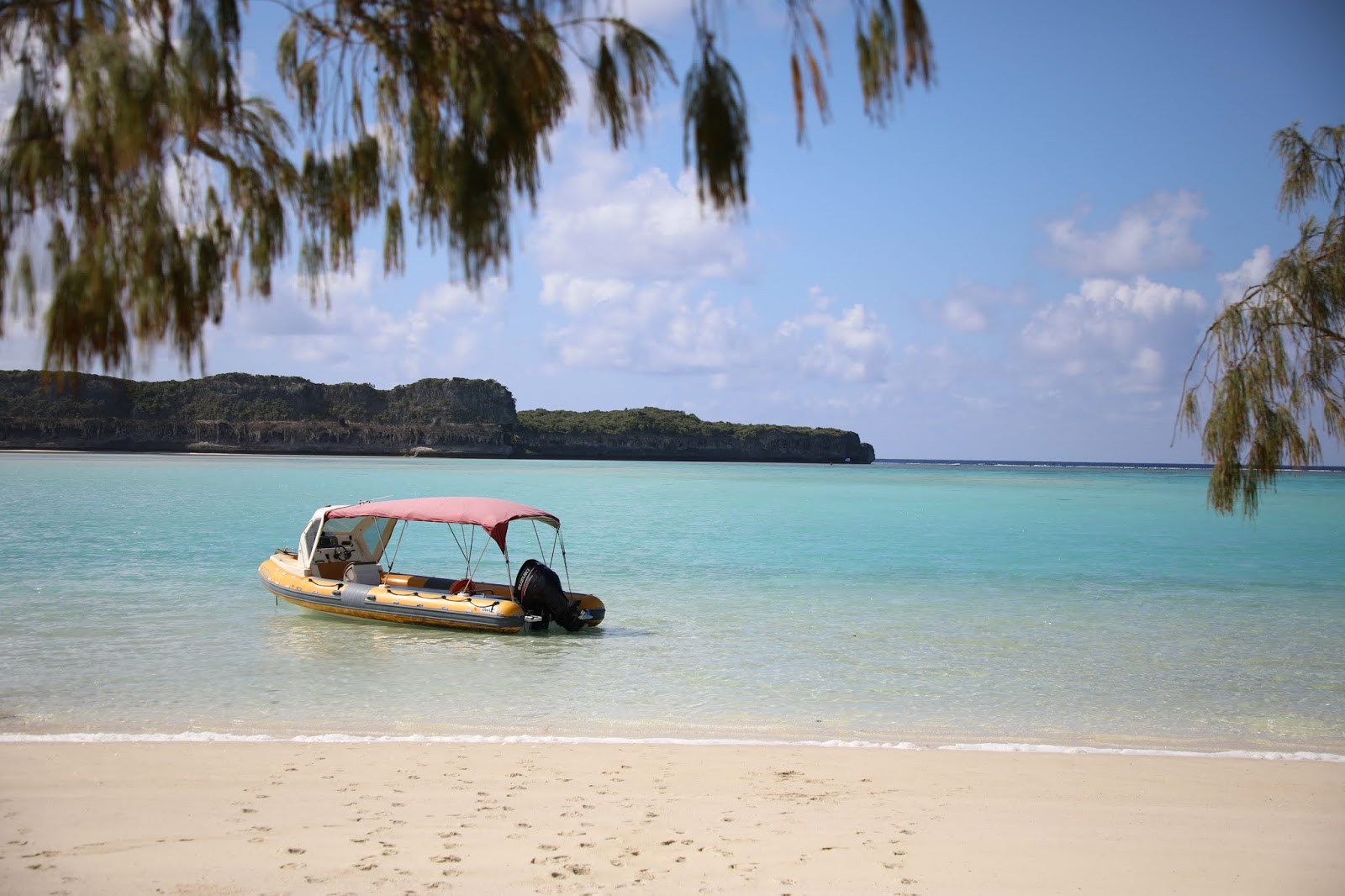 Foto de Ouvea Island Beach - lugar popular entre os apreciadores de relaxamento