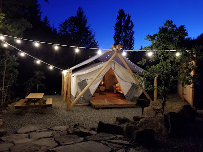 Umpqua's Last Resort - Wilderness Cabins, RV Park and Glamping