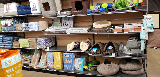 Pet Supply Store «Mud Bay», reviews and photos, 2410 Harrison Ave NW, Olympia, WA 98502, USA