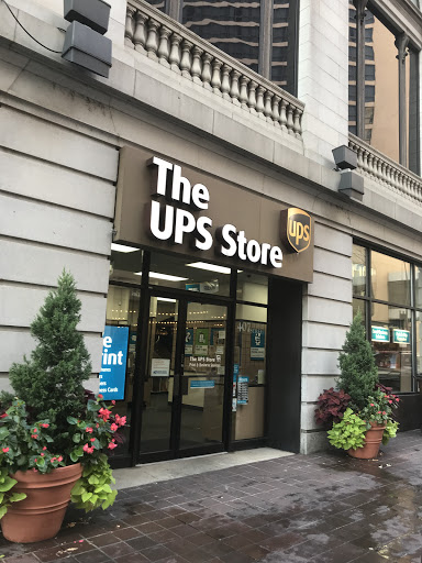 The UPS Store, 407 Vine St, Cincinnati, OH 45202, USA, 