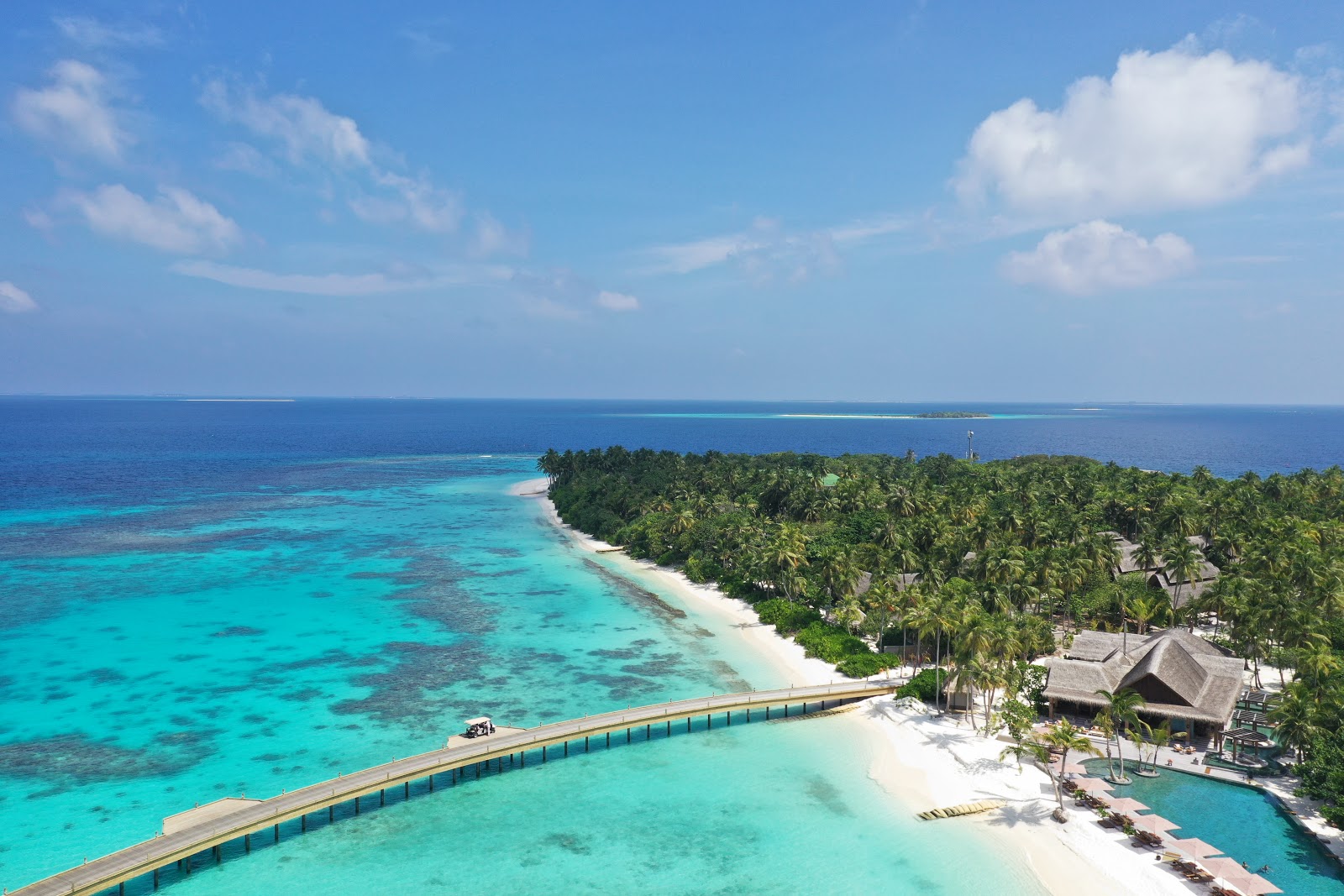Foto af Joali Maldives med hvidt sand overflade