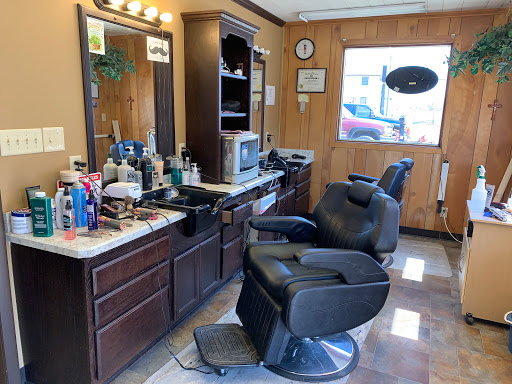 Barber Shop «Silver Lake Barbershop», reviews and photos, 404 E Lake St, Silver Lake, WI 53170, USA