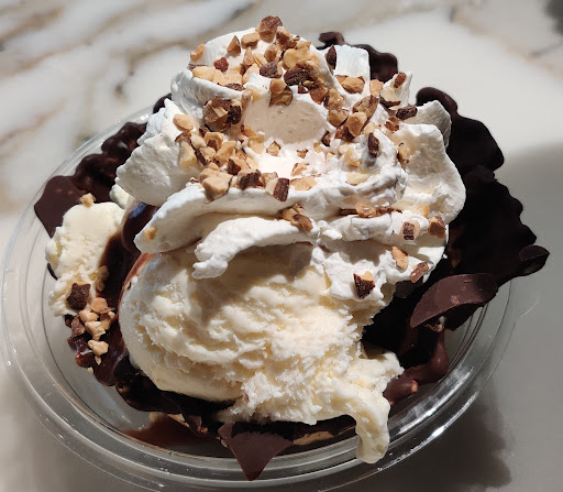 Chocolate Shop «Ghirardelli Outlet and Ice Cream Shop», reviews and photos, 11980 Harlan Rd, Lathrop, CA 95330, USA