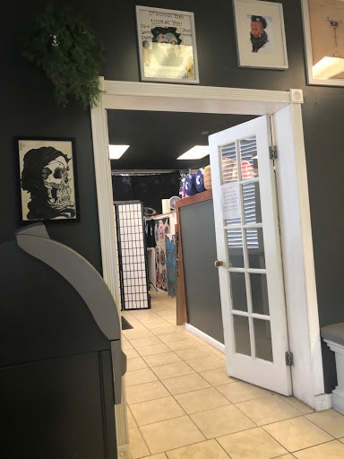 Body Piercing Shop «Artisan Body Piercing And Tattoo», reviews and photos, 5720 Hoggard Rd, Norfolk, VA 23502, USA