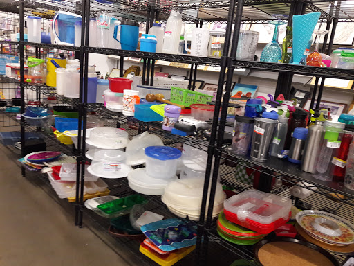 Thrift Store «99th & Camelback Goodwill Retail Store & Donation Center», reviews and photos, 10005 W Camelback Rd, Phoenix, AZ 85037, USA