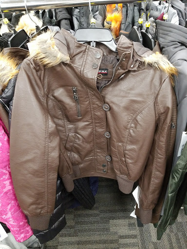 Clothing Store «Burlington Coat Factory», reviews and photos, 4701 N Harlem Ave, Harwood Heights, IL 60706, USA